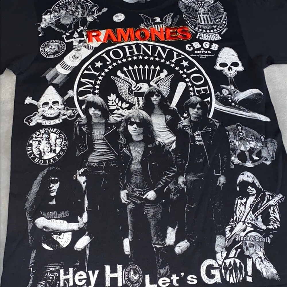 RAMONES T-SHIRT - Rare Embroidered Logo